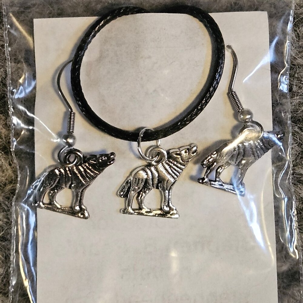Lovely, baying at the moon, howling wolves pendant and earrings, new charms